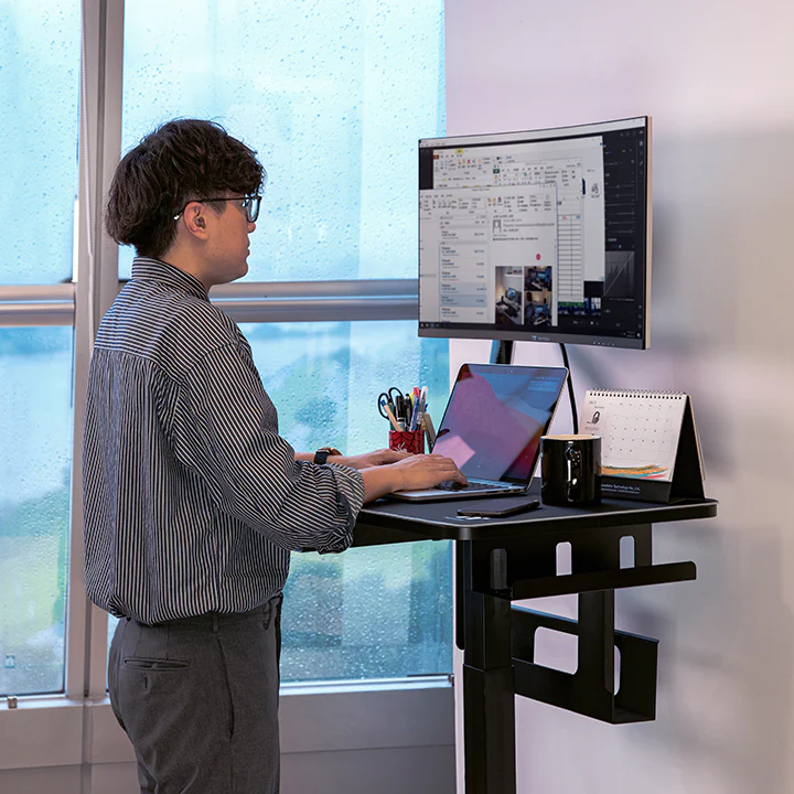 Thermaltake CYCLEDESK 100 Smart Gaming Desk - Image 5