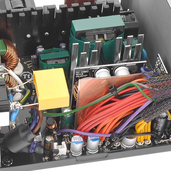 Thermaltake Toughpower GX1 700W Gold - Image 8
